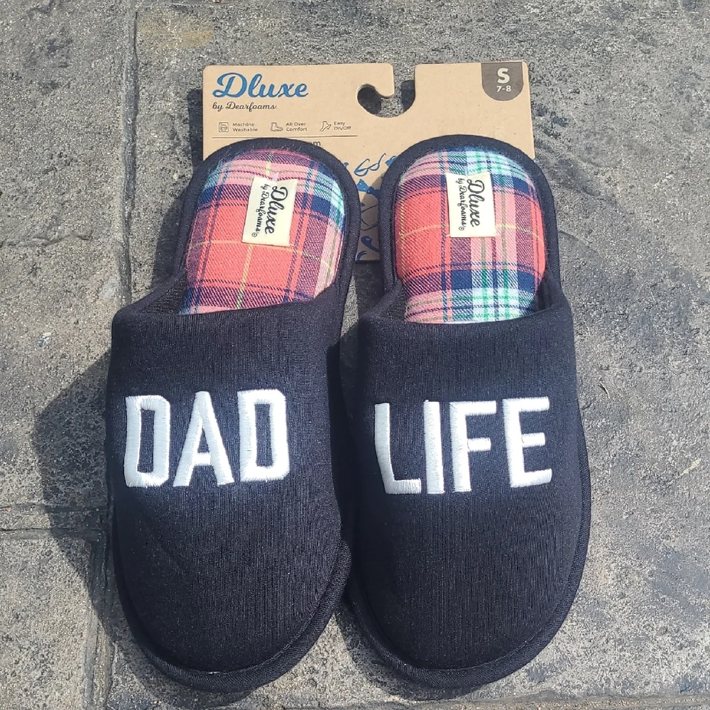New! Dearfoams Dluxe Mens Small 7/8 Black 'Dad Life' Slippers